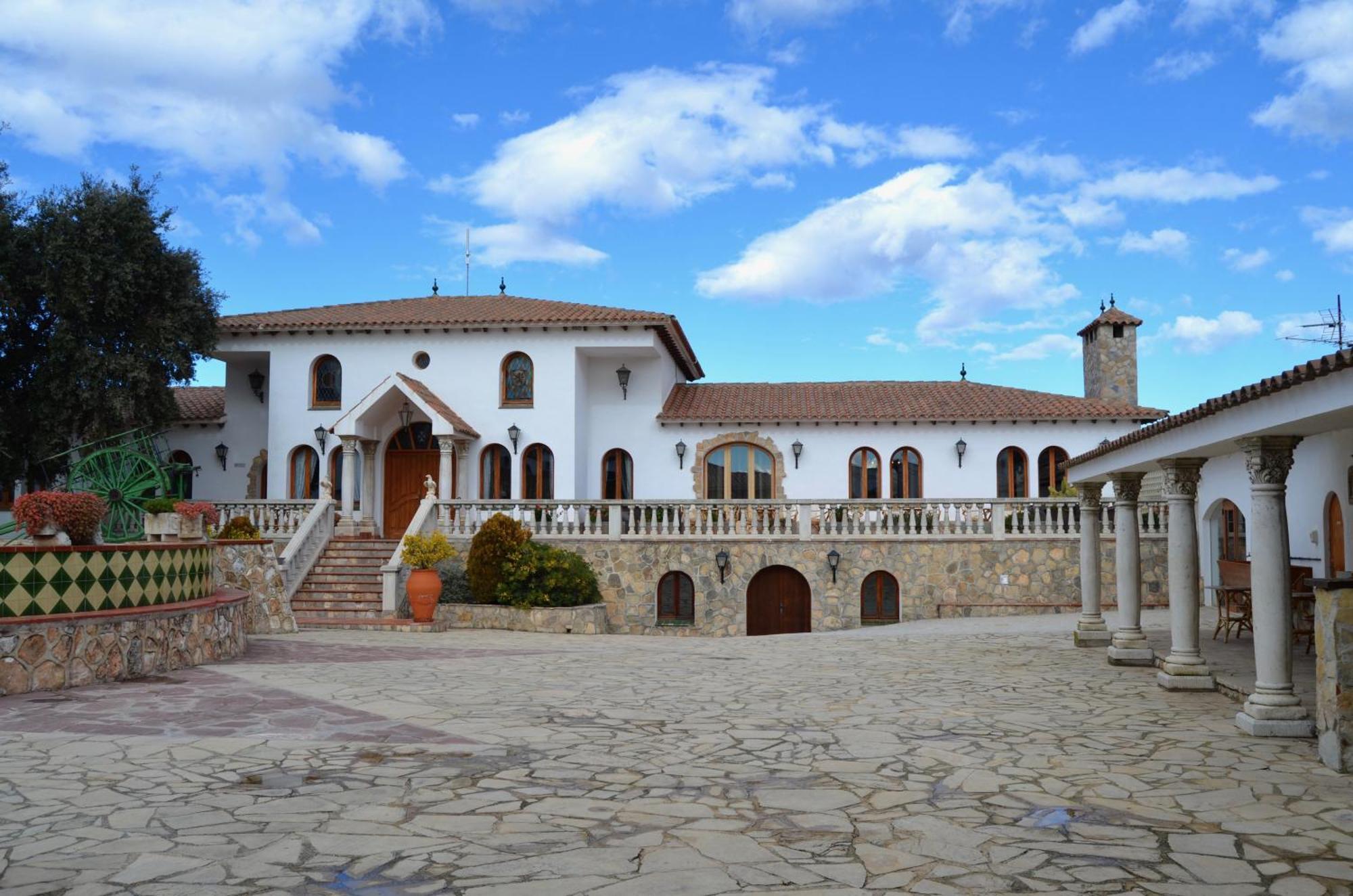 Mas Boronat Resort Salomo Bagian luar foto